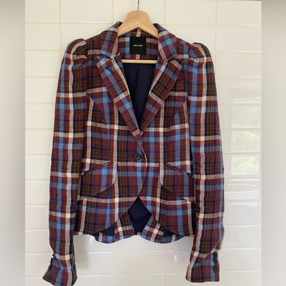 Smythe tailored blazer in size 4.